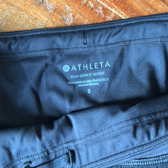 Athleta 14” Run with It Skort - Picture 2 of 3